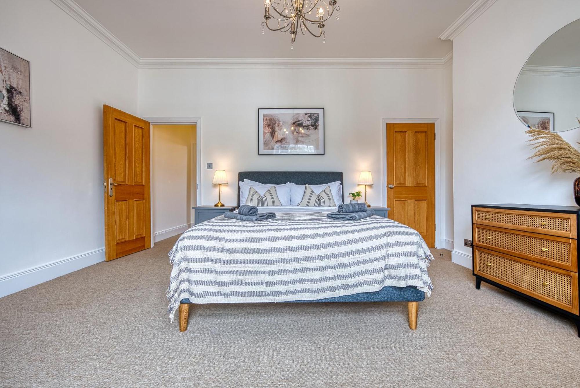 2 Bed Stunning Chic Modern Spacious Apt, Ocean Village, Southampton - Plenty Of Parking - By Blue Puffin Stays Exterior foto