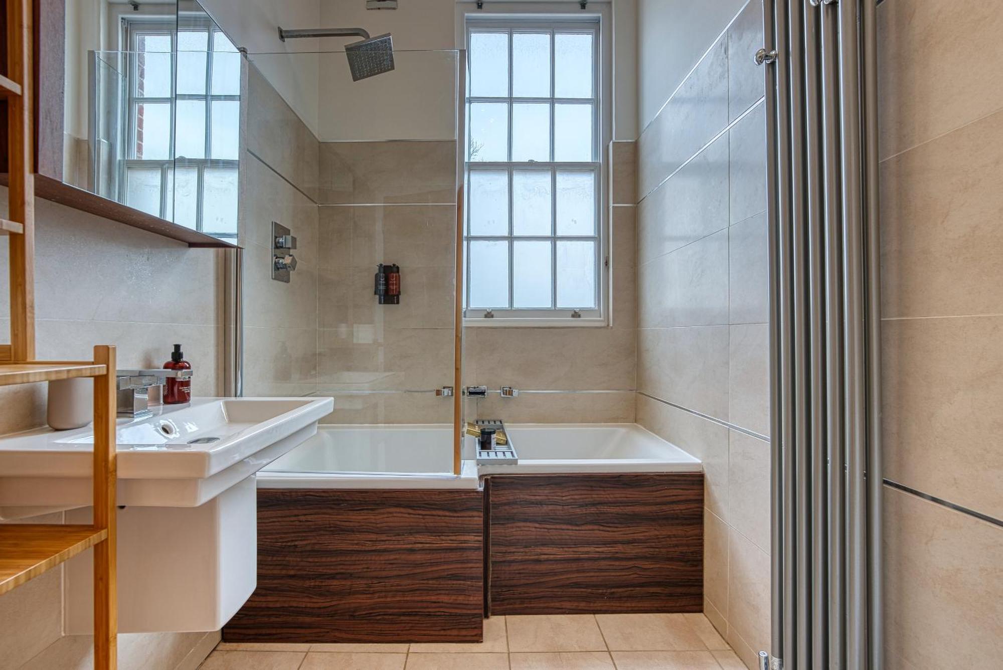2 Bed Stunning Chic Modern Spacious Apt, Ocean Village, Southampton - Plenty Of Parking - By Blue Puffin Stays Exterior foto