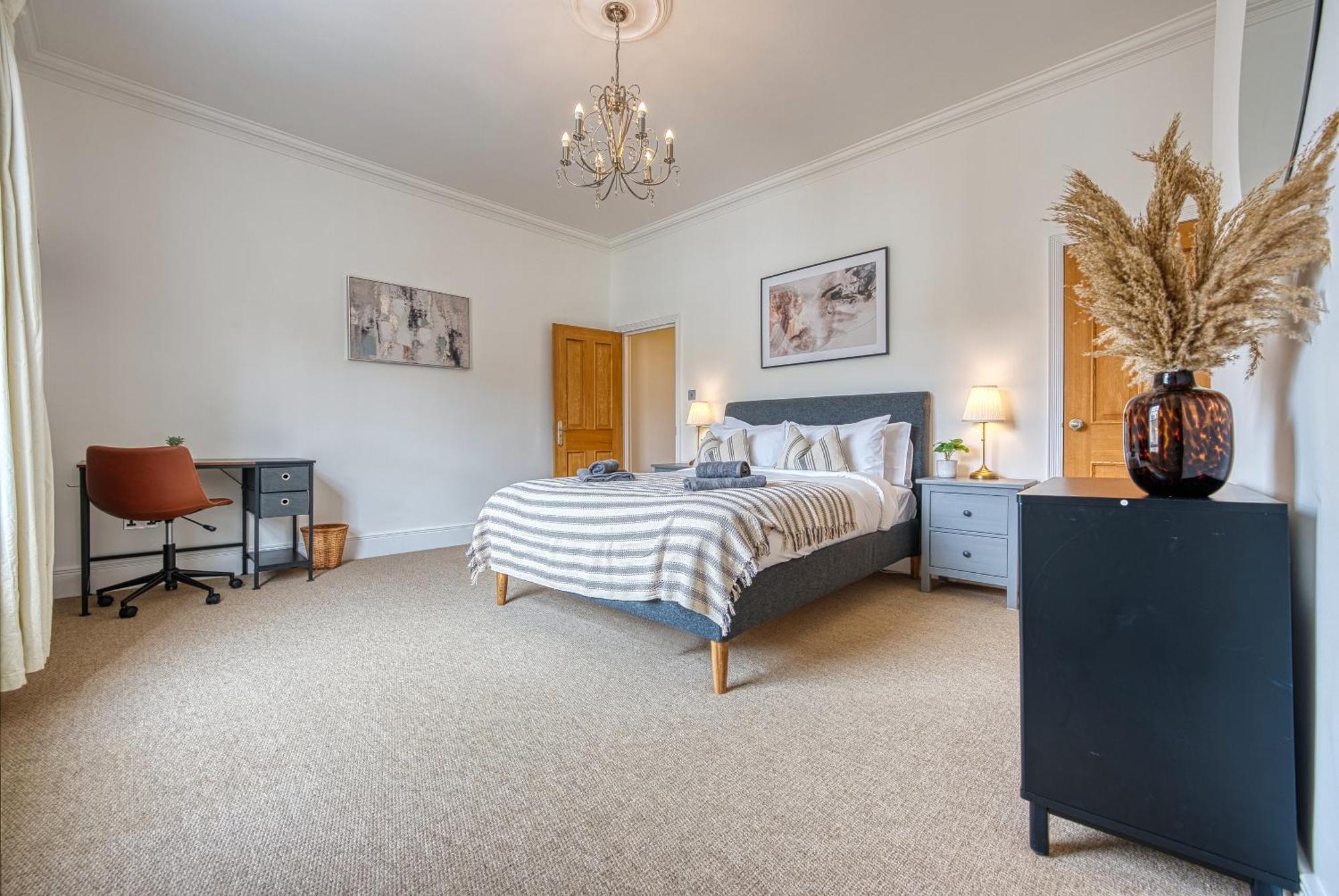 2 Bed Stunning Chic Modern Spacious Apt, Ocean Village, Southampton - Plenty Of Parking - By Blue Puffin Stays Exterior foto